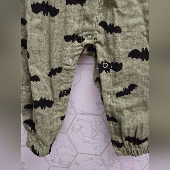 New Green Baby Halloween Gauze 100% cotton Bat Long Sleeve Romper,  Cat & Jack - Picture 8 of 8